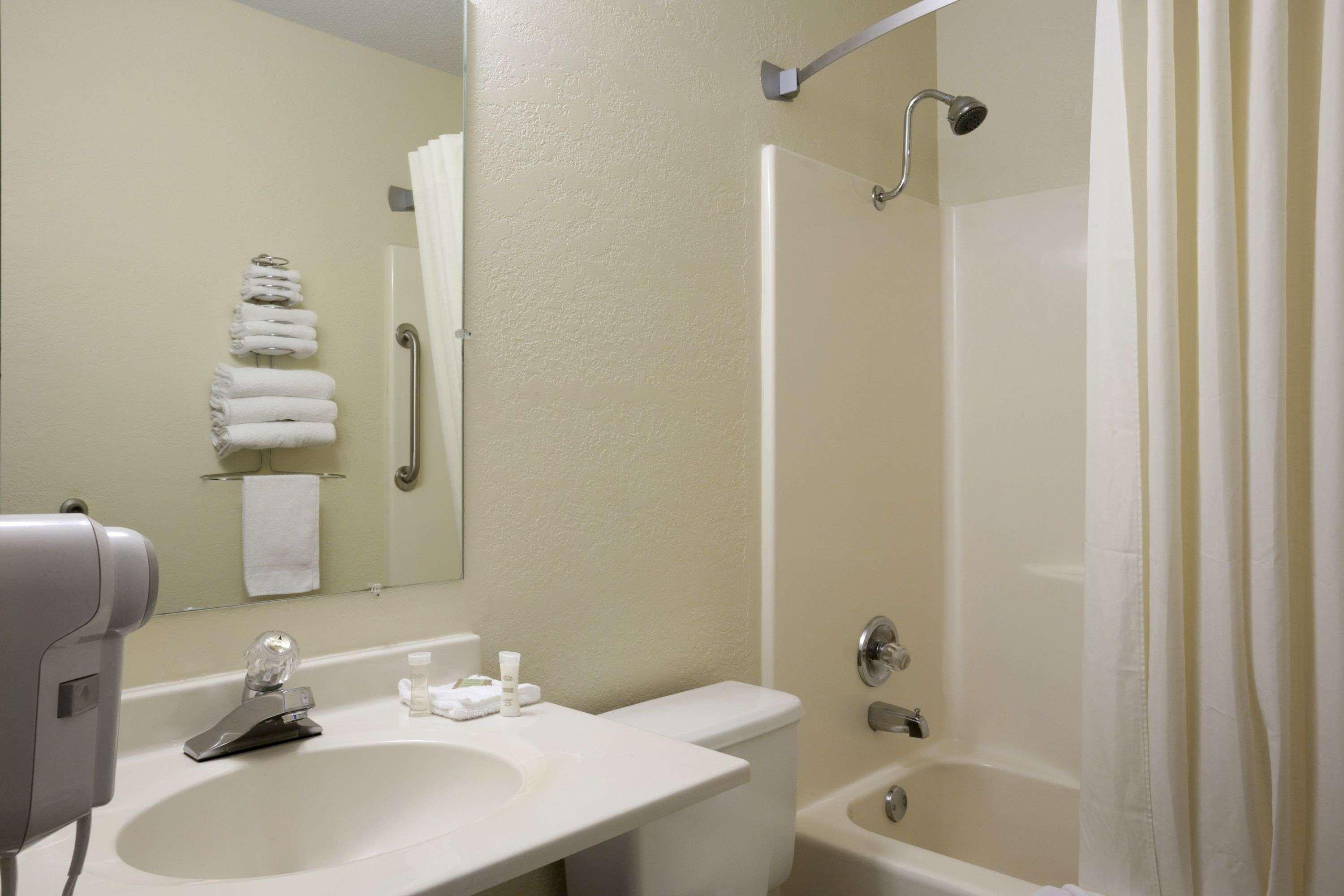 Super 8 By Wyndham Alexandria Mn Motel Luaran gambar
