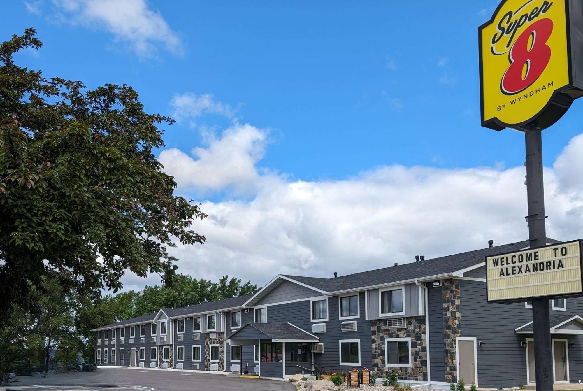 Super 8 By Wyndham Alexandria Mn Motel Luaran gambar