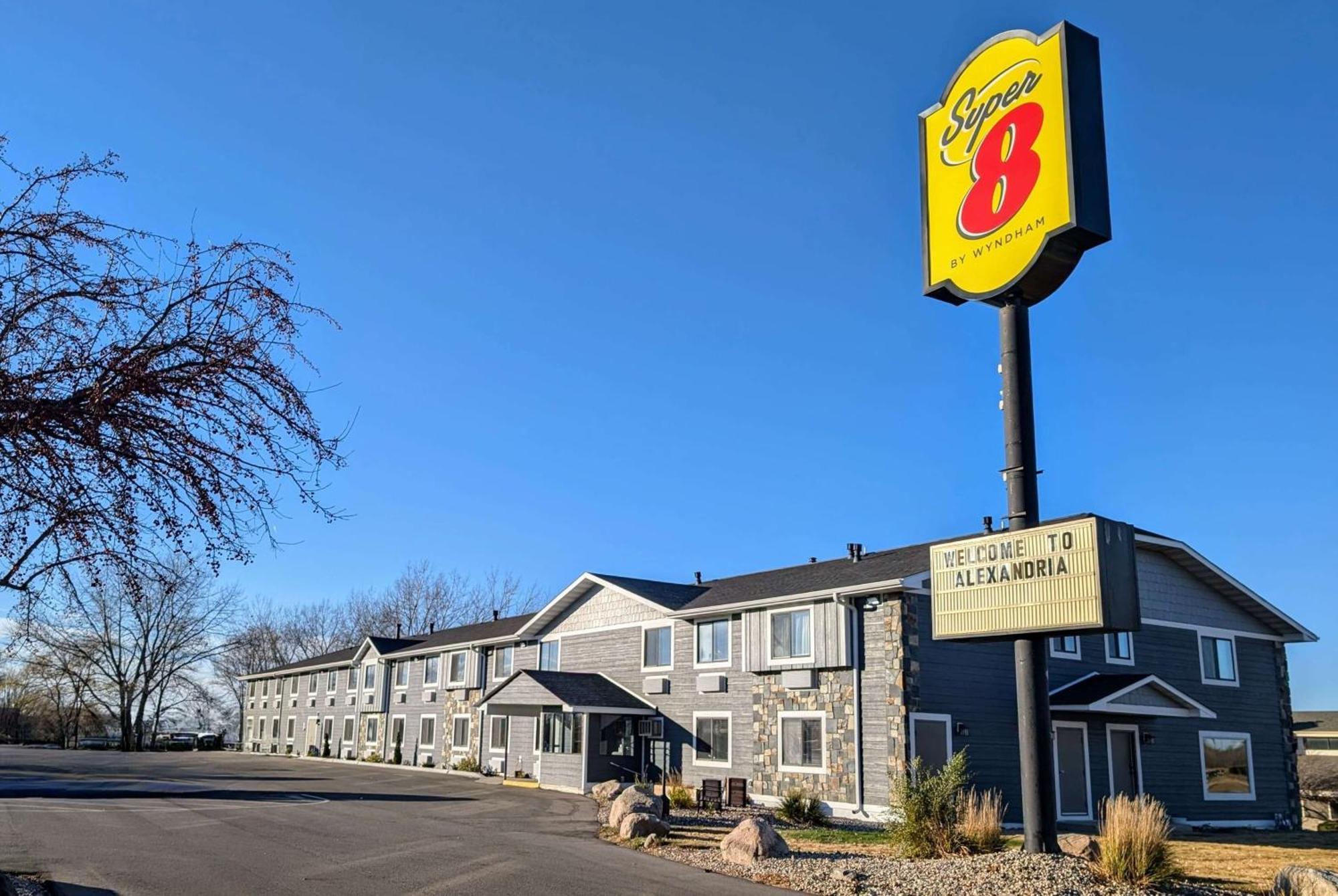 Super 8 By Wyndham Alexandria Mn Motel Luaran gambar